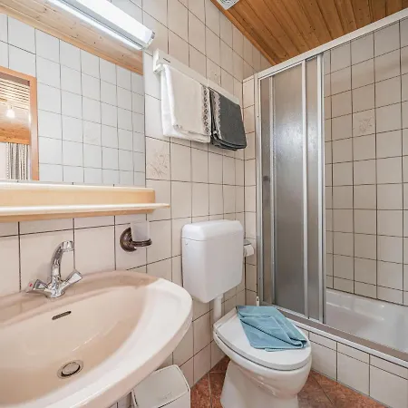 Weberhof 5 *